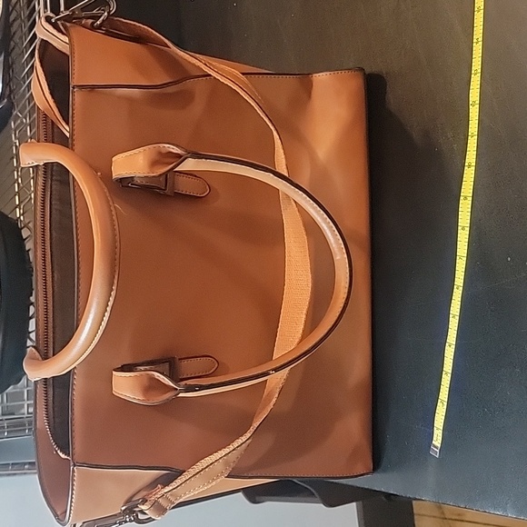 Tote barely used multiple pockets padded for laptop - Picture 8 of 8